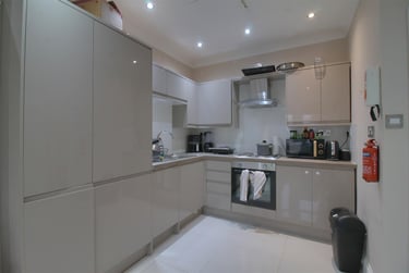 2 bed flat, Salters Road, Gosforth, Newcastle, NE34HN - Image 2